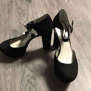 *WILL DELETE IN 1WEEK**Michael Kors heels